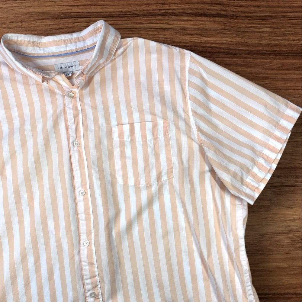 Free Assembly Men’s Striped Short Sleeve Casual Button Down Shirt. Size 3XL - Picture 2 of 8